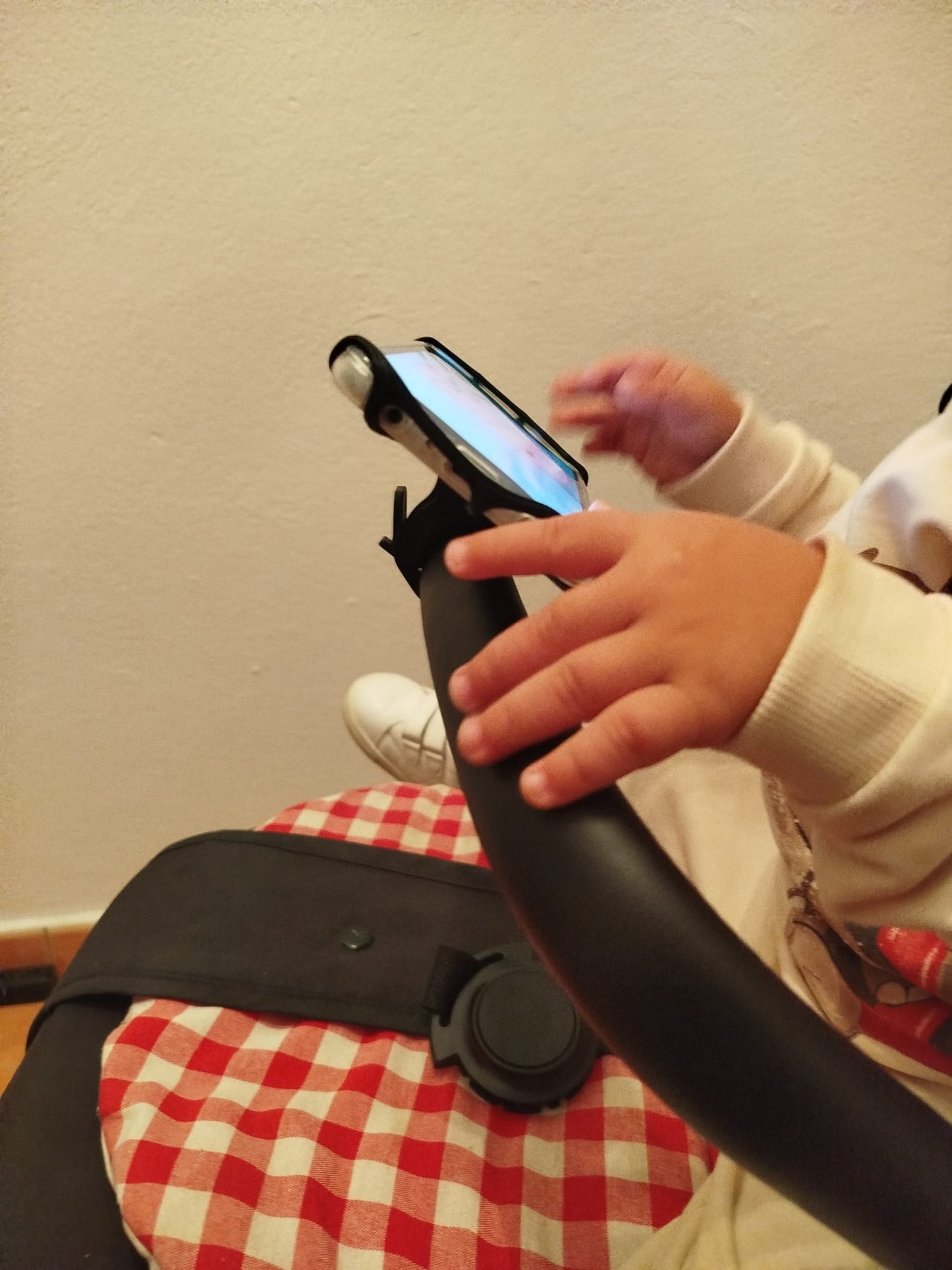 Soporte móvil coche de bebe